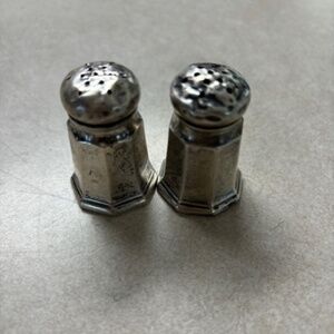 Vintage Sterling Silver Hallmarked salt & Pepper #563